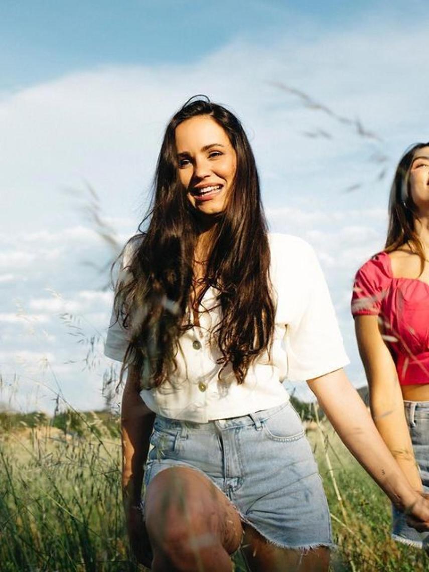 La joven diseñadora ha lanzado su nueva colección y ejerce de imagen y modelo