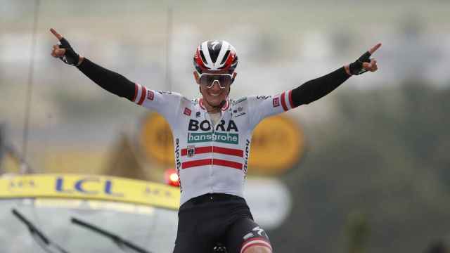 Patric Konrad celebra su triunfo en la etapa 16 del Tour de Francia 2021