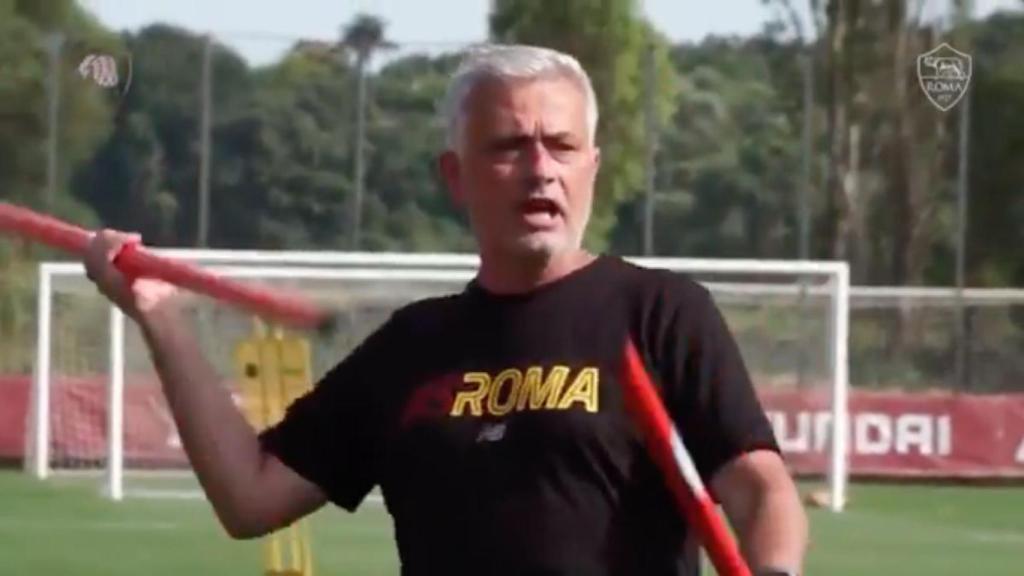 José Mourinho, durante un vídeo en un entrenamiento de la AS Roma