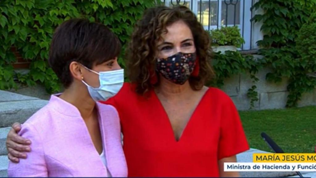 La nueva portavoz del Gobierno , Isabel Rodríguez, junto a María Jesús Montero.