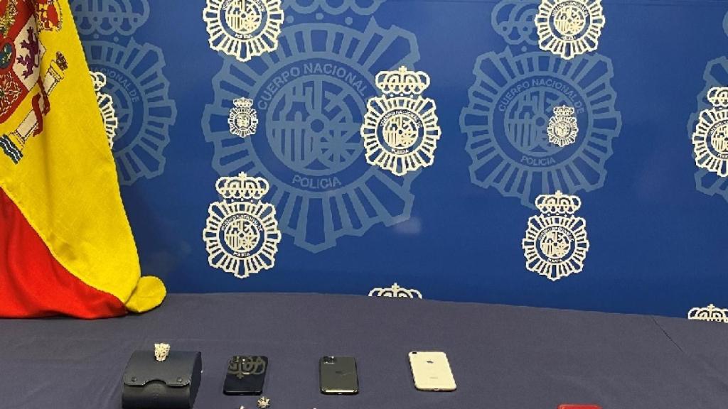 Parte del material incautado en la operación policial.