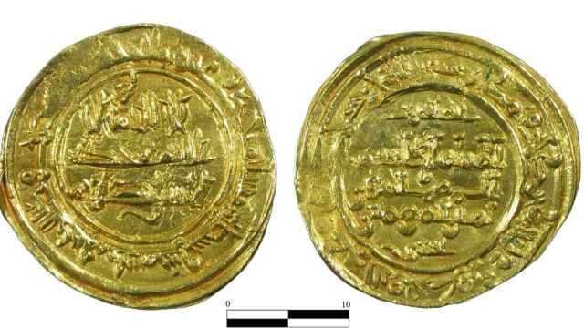 Dinar de oro de la taifa de Zaragoza del año 1020-1021 descubierto en Valencia.