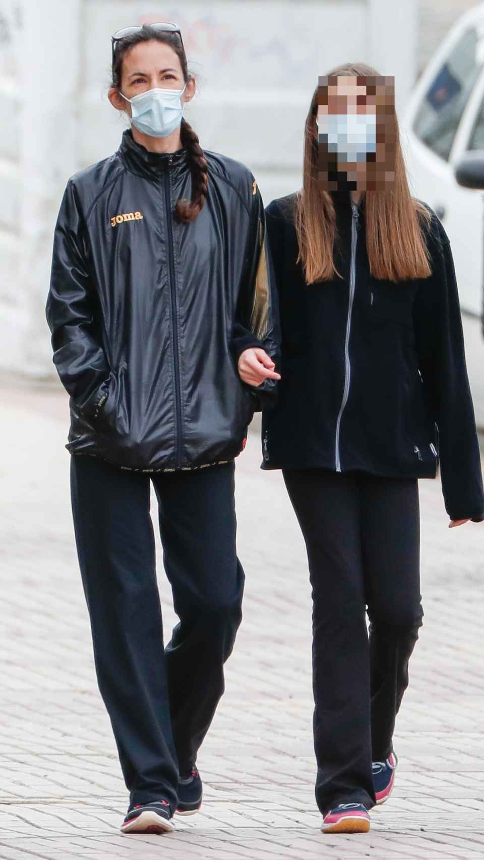 Telma junto a su hija Amanda caminando por Madrid el pasado mes de febrero.