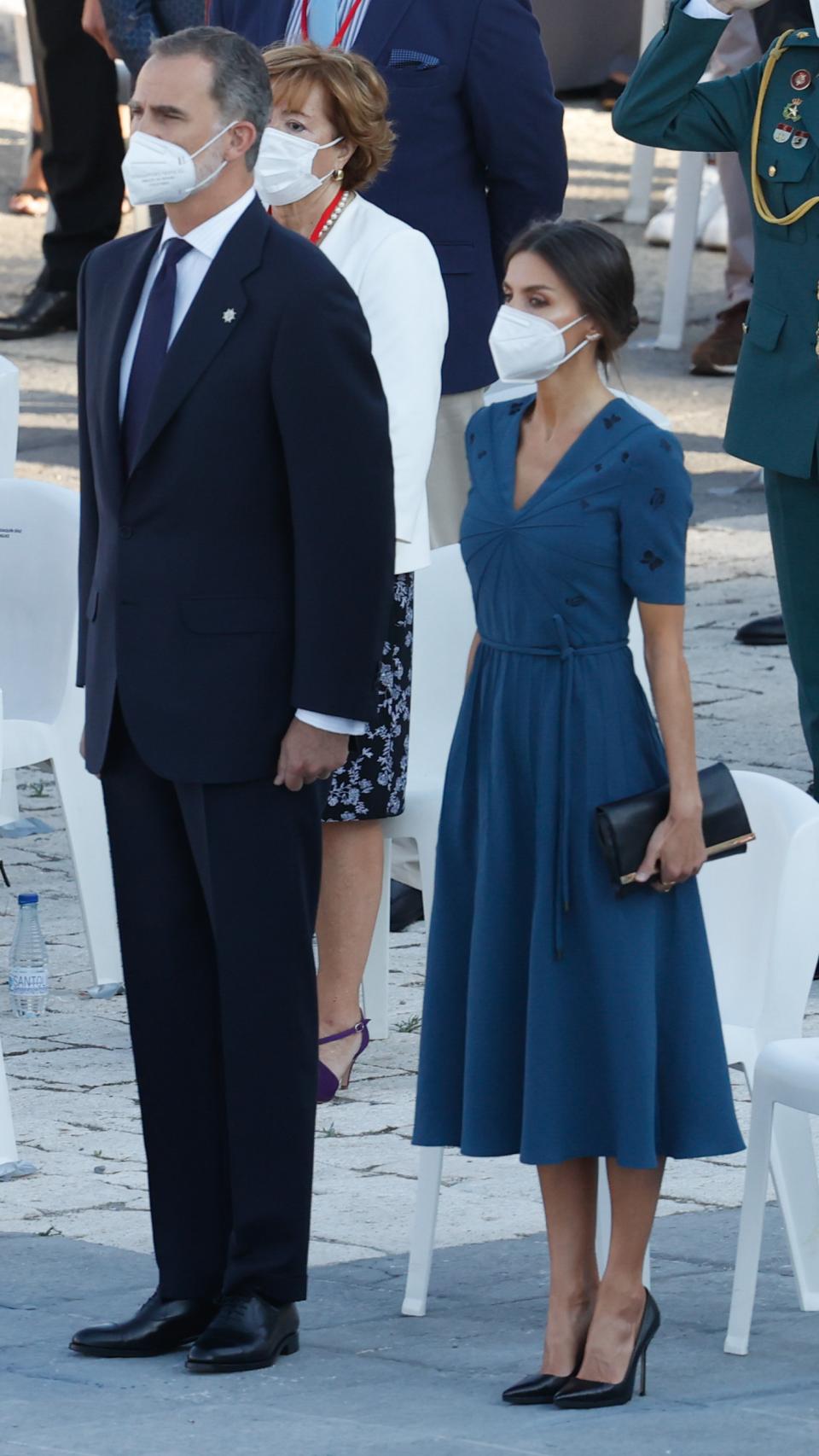Letizia ha combinado su infalible diseño con unos salones de Magrit.