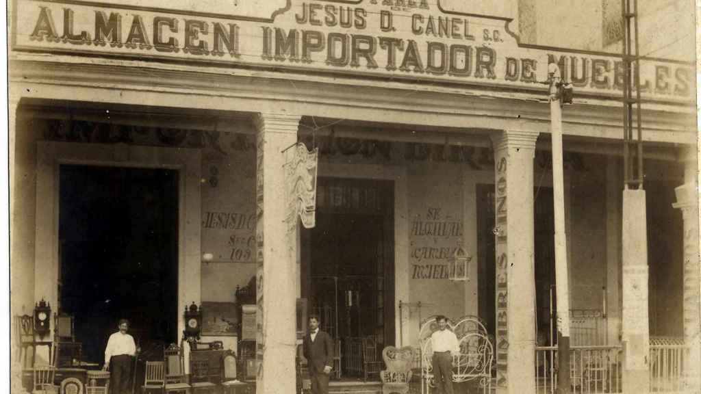 Image of the La Perla furniture factory in Havana, founded by the Díaz-Canel brothers, including the current president's great-grandfather.