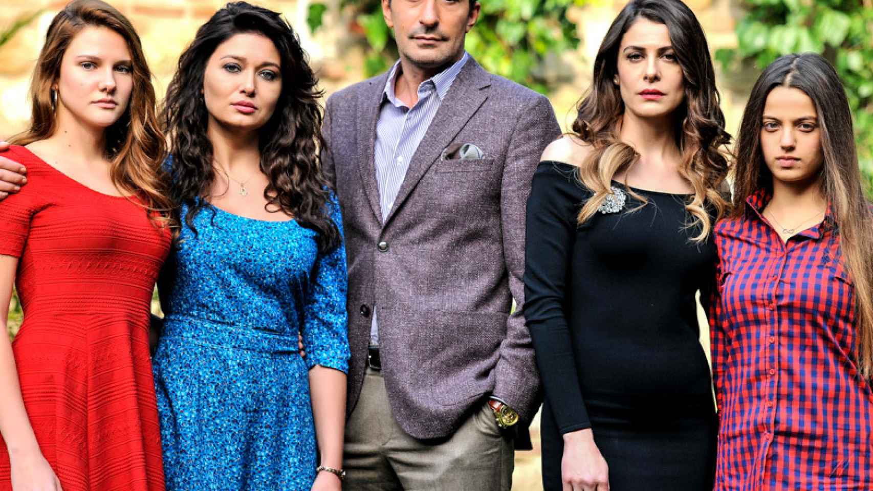 Fotogalería de los personajes de ‘Paramparça: vidas cruzadas’, la nueva serie turca de Nova