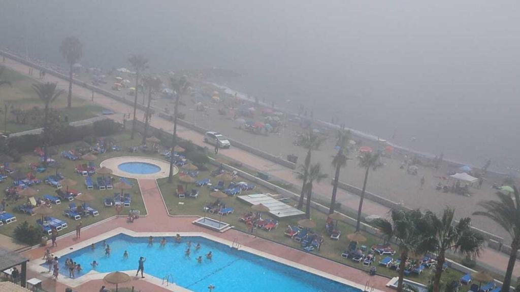 Efectos del taró esta mañana en las playas de Málaga.