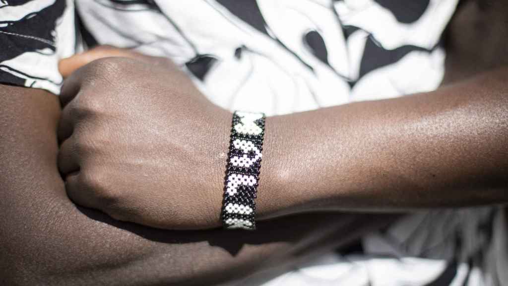 Una pulsera keniana con su nombre.