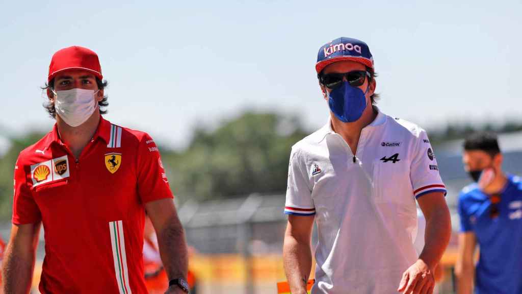 Fernando Alonso y Carlos Sainz en Silverstone