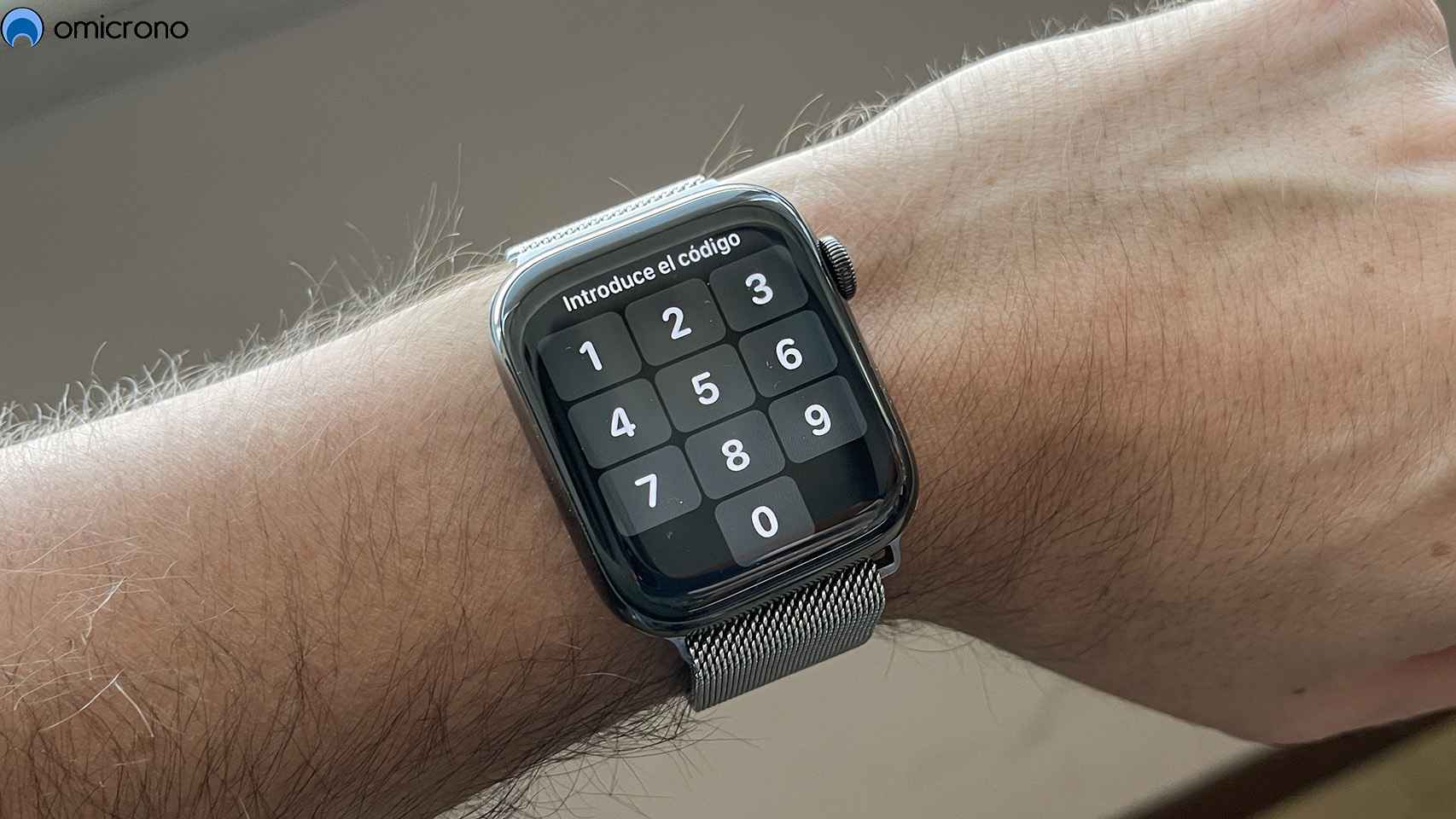 Apple Watch con código de desbloqueo.