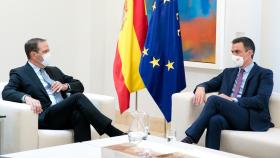 Chuck Robbins, CEO de Cisco,  junto al presidente del Gobierno, Pedro Sánchez, en su encuentro en Moncloa.