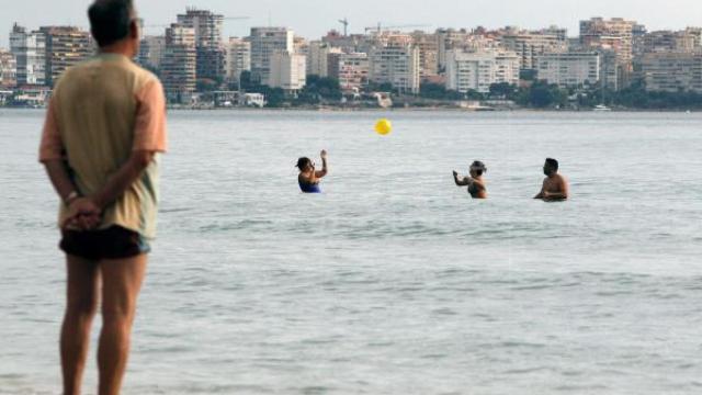 Playa del Postiguet, en imagen de archivo.