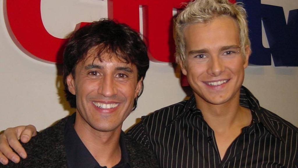 Enric, en una foto con Sergio Dalma en sus inicios televisivos.