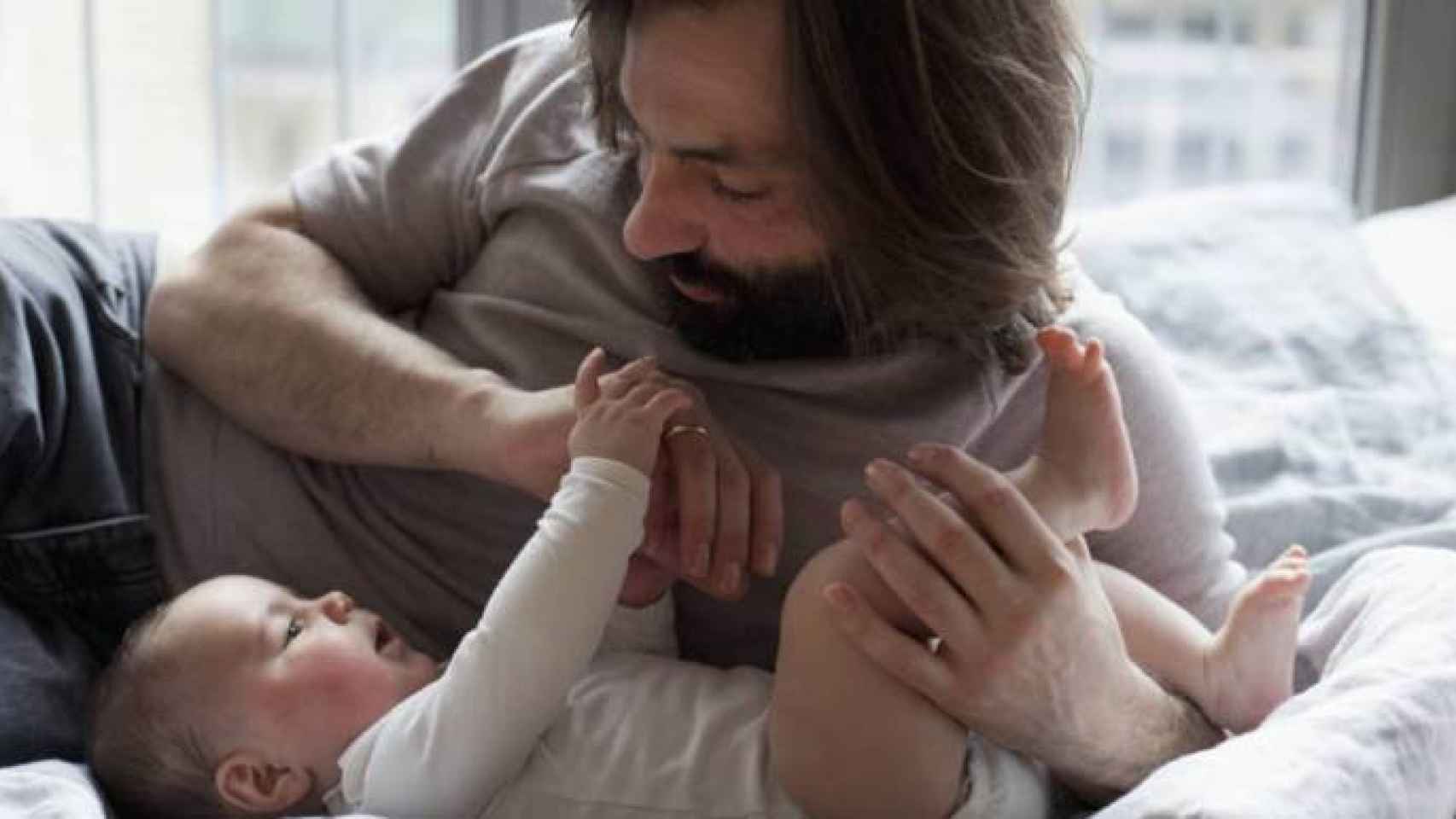 La paradoja del permiso de maternidad: Los hombres disfrutan más de esta prestación que las mujeres