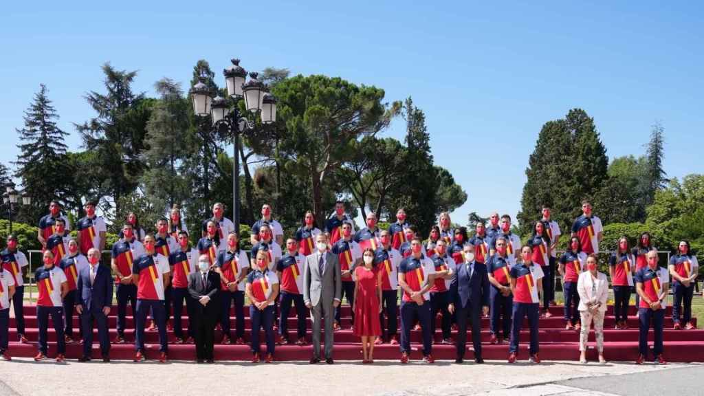 El equipo olímpico español en la despedida con los Reyes Felipe y Leticia