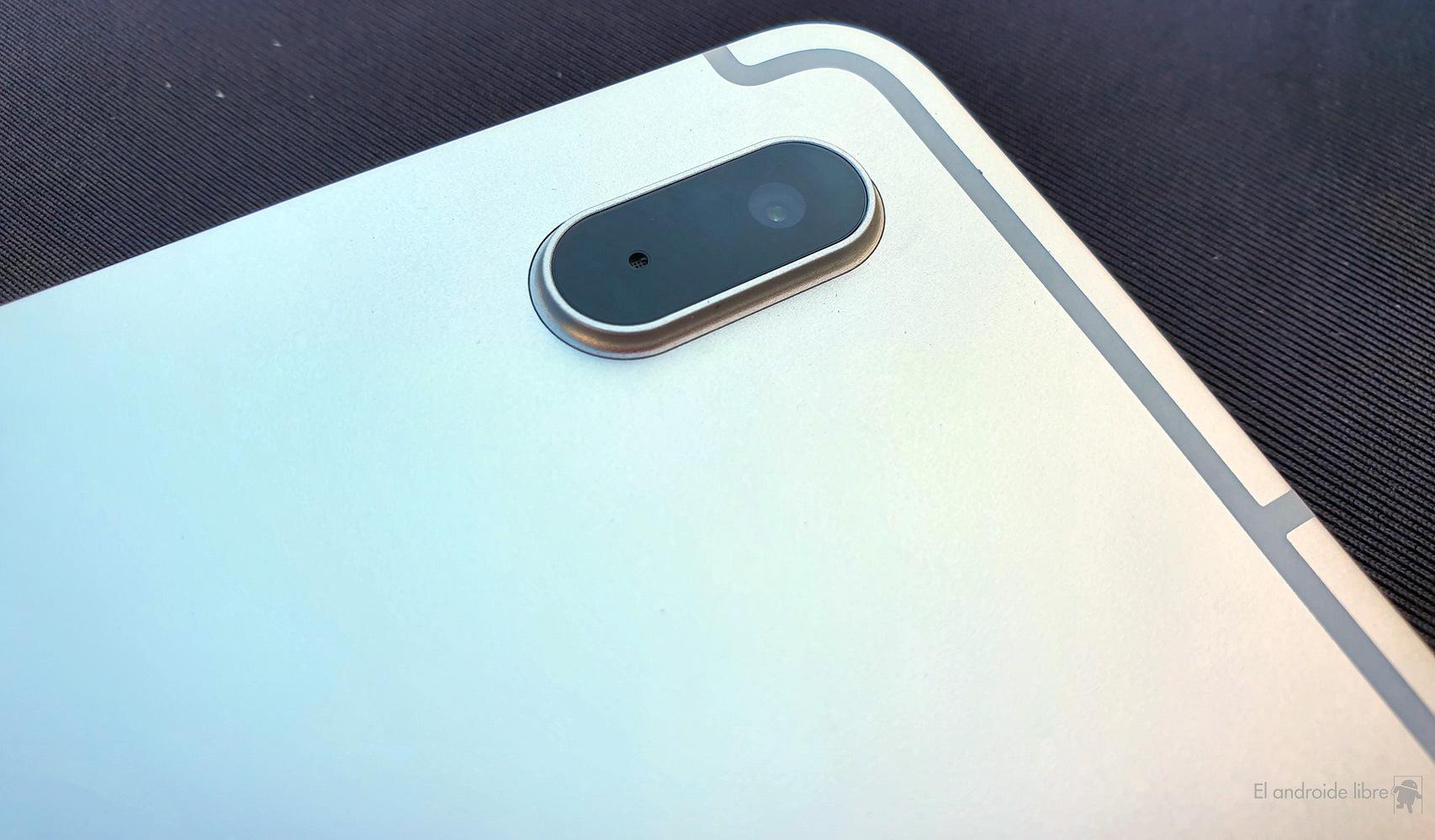 La parte trasera de la Samsung Galaxy Tab S7 >FE