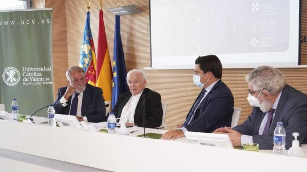 El cardenal Cañizares ha intervenido en el curso de verano La Monarquía Española: tradición y futuro,