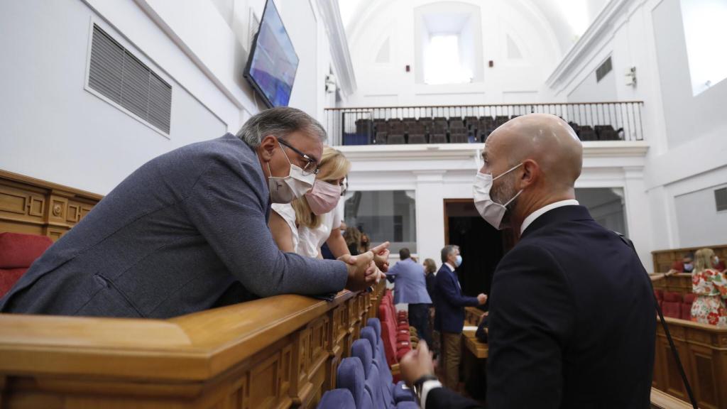 Los diputados Fernando Mora, Ana Isabel Abengózar y David Muñoz, en un momento del pleno