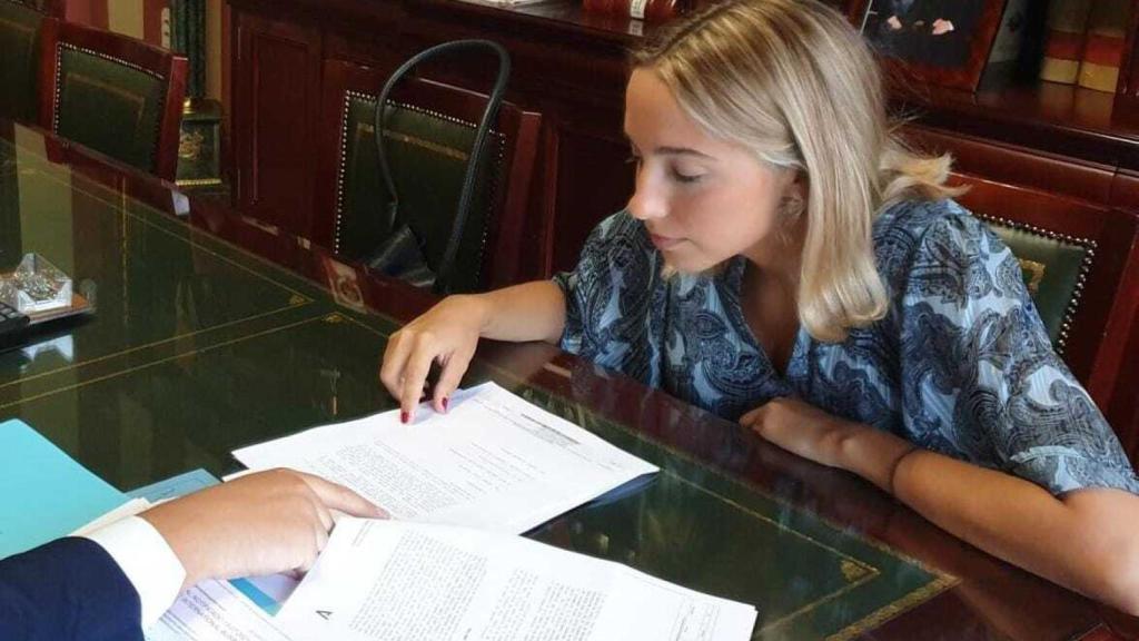 Rosa en el despacho de su abogado Pablo Armijo Bidón