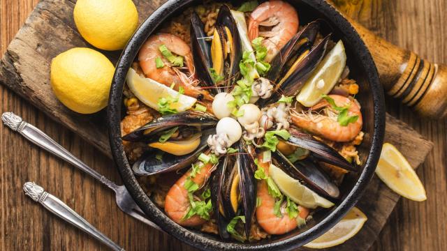 Cómo hacer una paella de marisco fácil y rápido