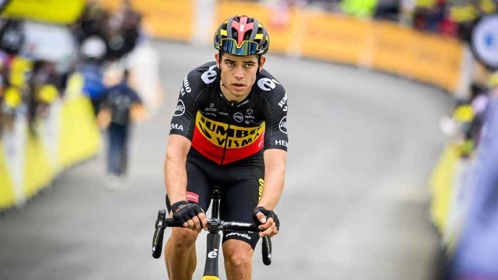 Van Aert llegando a meta en una etapa del Tour de Francia 2021