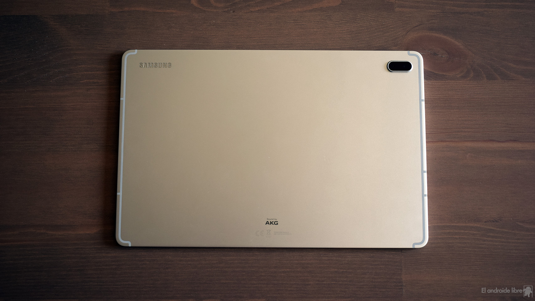 Los renders de la Samsung Galaxy Tab S7+ muestran una gran tablet de 12,4  pulgadas
