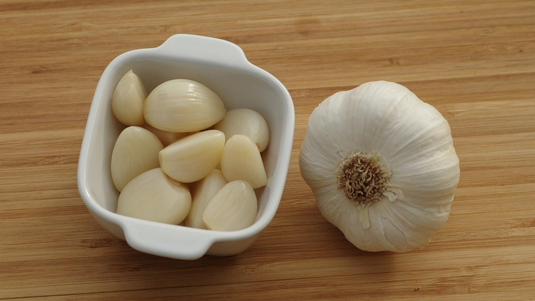 Corta el ajo y luego espera 10 minutos antes de cocinarlo para