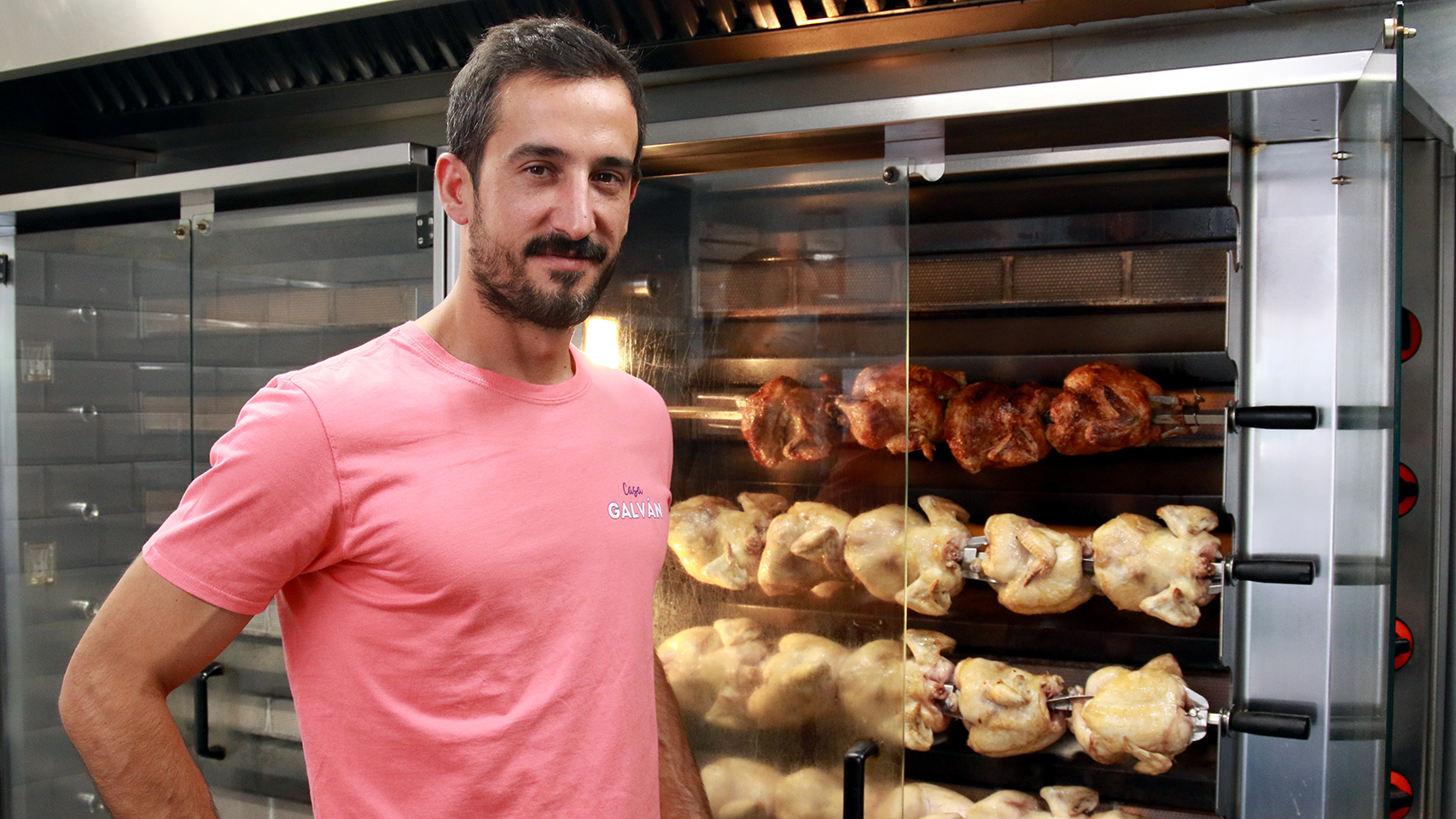 El pollo asado de la familia Galván es el mejor de todo Madrid: venden   por semana y cuestan 7,95€