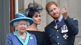 La reina Isabel, Meghan Markle y el príncipe Harry, durante un acto en Londres.