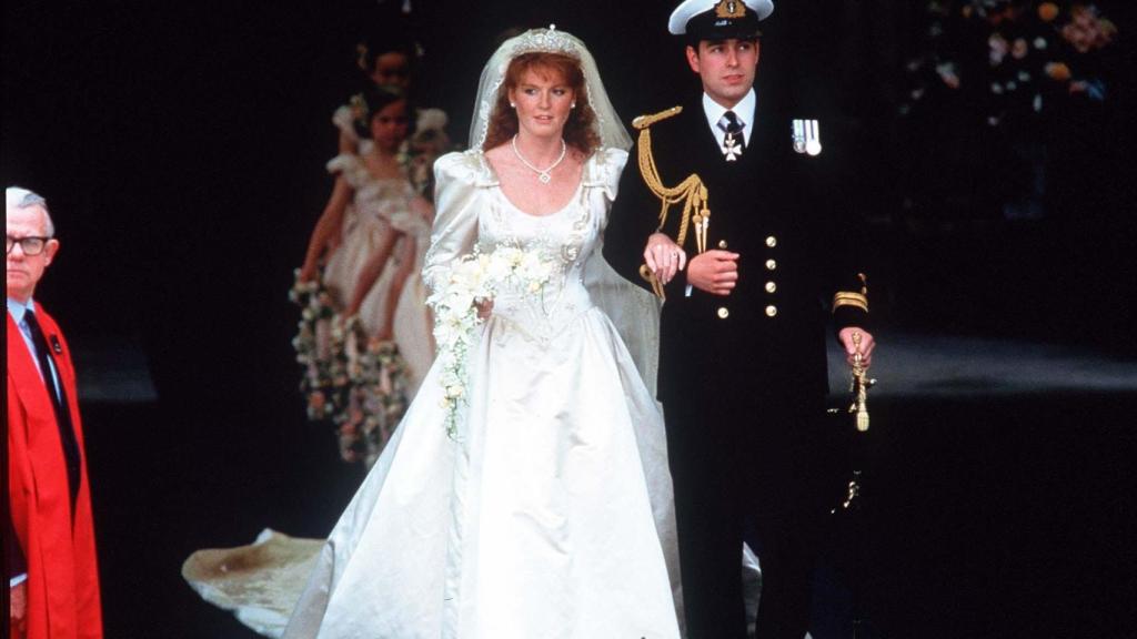 Sarah Ferguson y el príncipe Andrés el día de su boda.