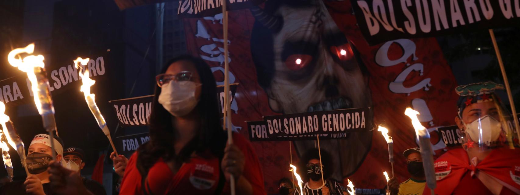 Manifestantes contra la gestión de Jair Bolsonaro de la pandemia, en Sao Paulo.