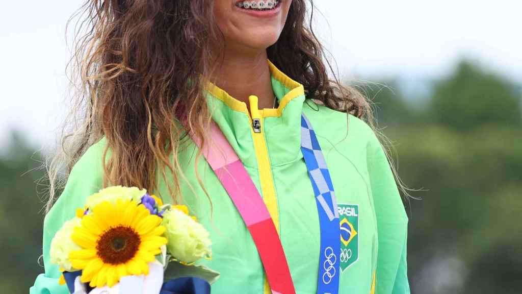 Rayssa Leal, con la medalla de plata en los Juegos Olímpicos de Tokio 2020