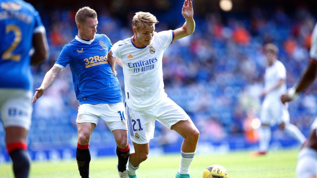 Odegaard en un partido con el Real Madrid frente al Glasgow Rangers