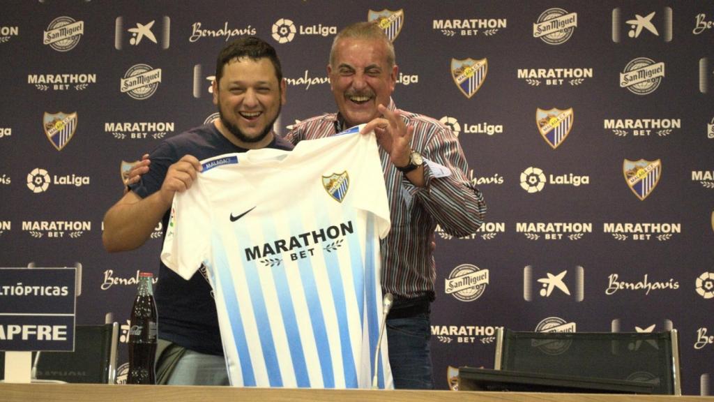 Germán, con su tío José Antonio en la sala de prensa de La Rosaleda