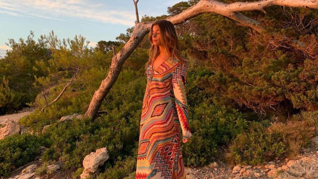 Sara Baceiredo, con el colorido vestido de Zara.