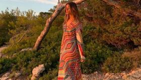 Sara Baceiredo, con el colorido vestido de Zara.