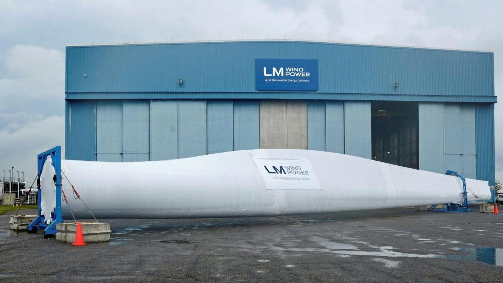 El fabricante eólico LM Windpower (GE) quiere despedir a 393 trabajadores de su planta en León