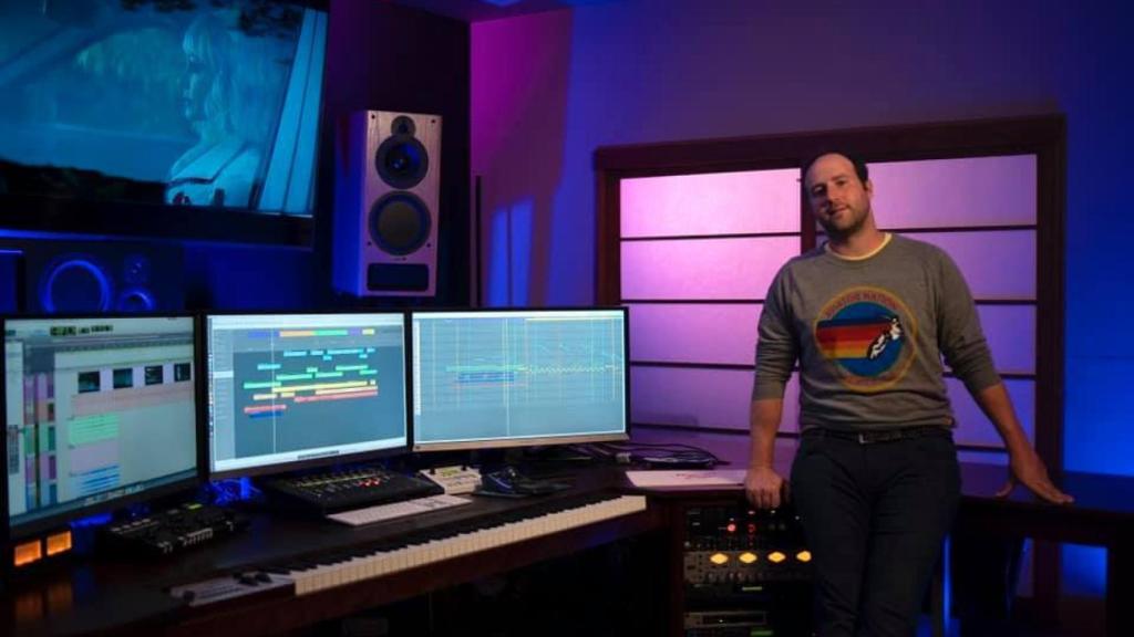 Anthony Willis es el compositor de la banda sonora de 'Una joven prometedora'.