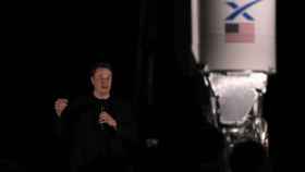 Elon Musk durante una rueda de prensa para hablar del cohete que enviará a Marte.