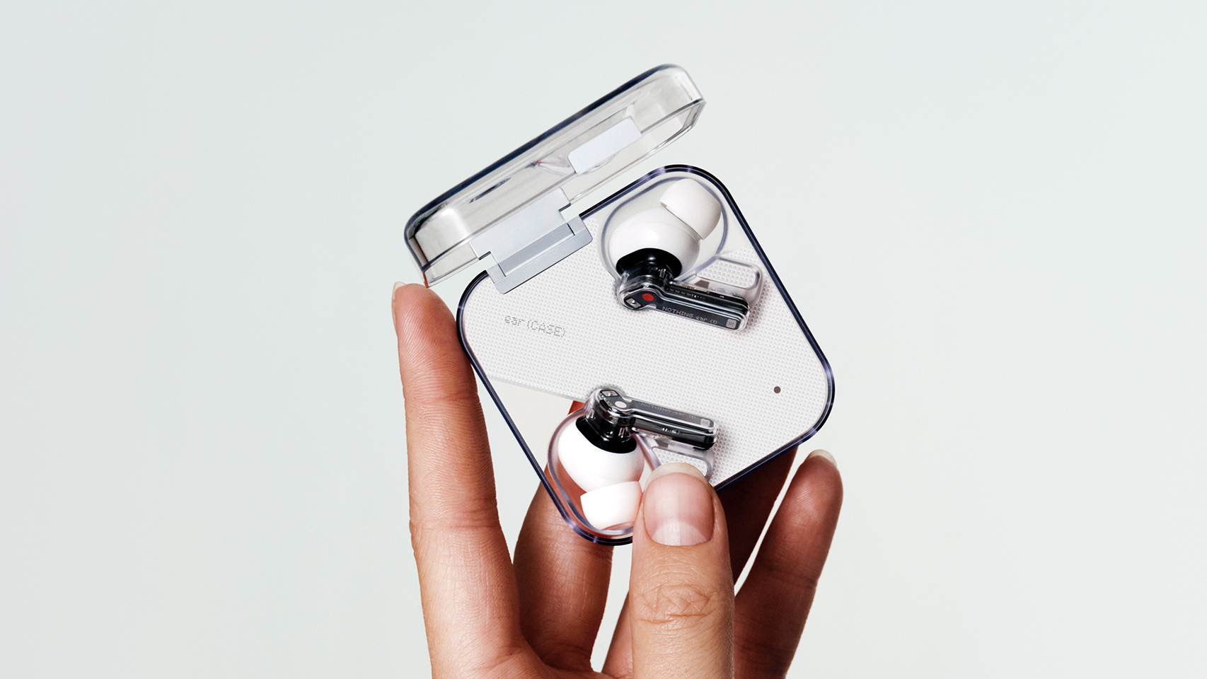 Los auriculares transparentes Bluetooth Nothing Ear por 99€ en