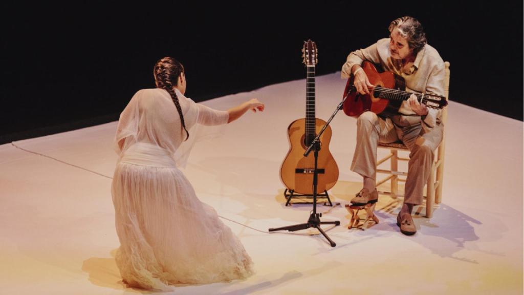 La bailaora junto al guitarrista Rafael Riqueni.