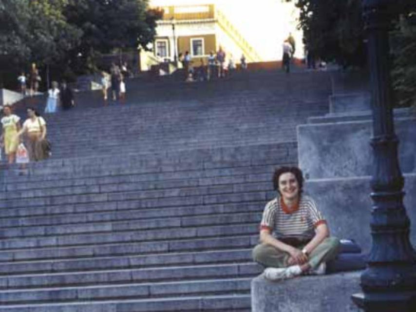 Sara en las famosas escaleras de Odesa que aparecen en la película 'El acorazado Potemkin'.