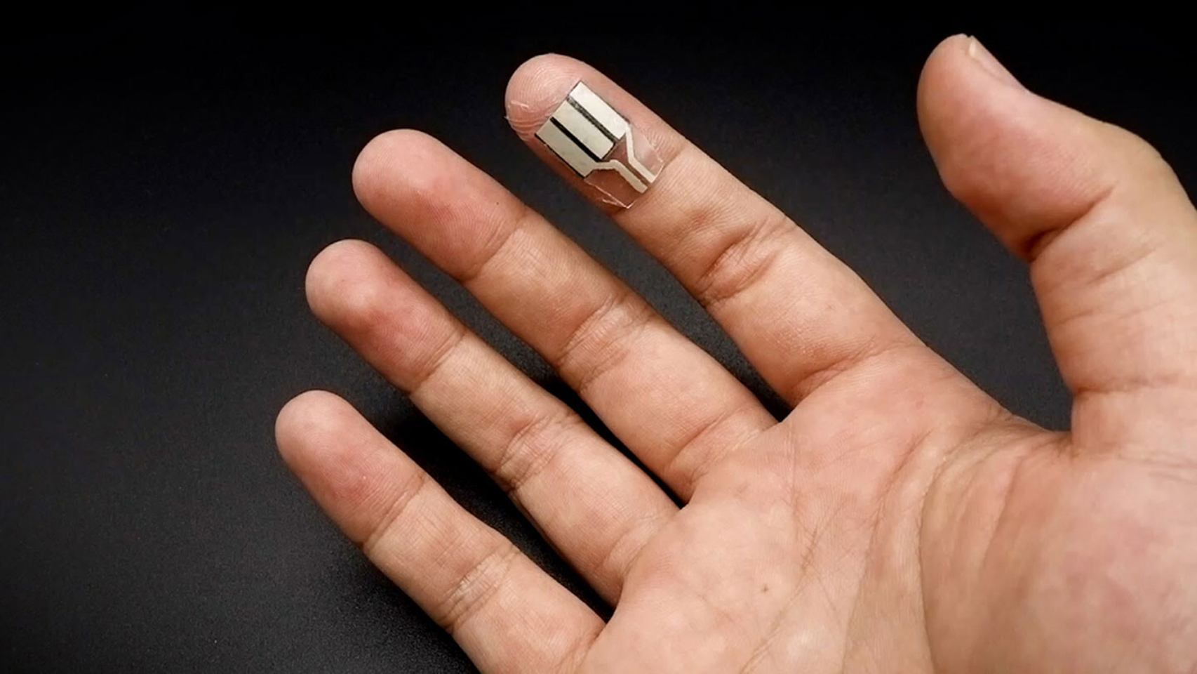 Un sensor que utiliza el sudor de los dedos para generar electricidad.