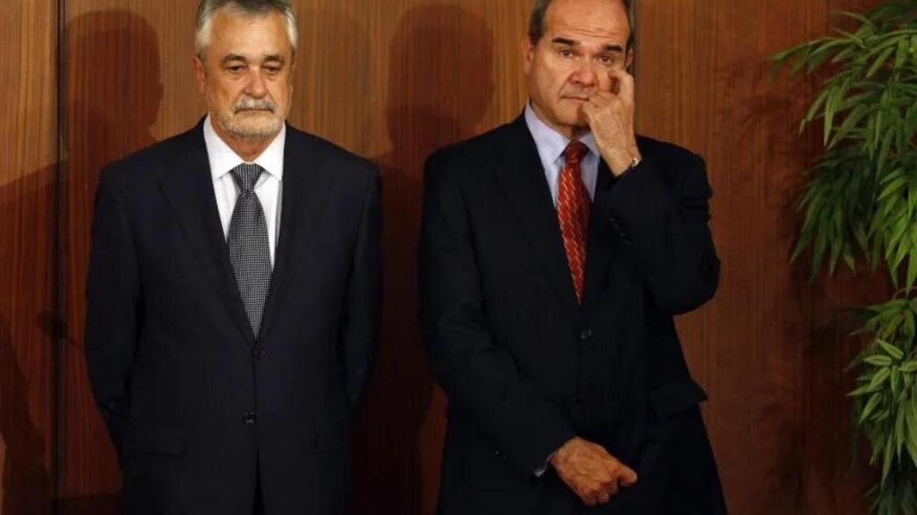 Los expresidentes socialistas de la Junta de Andalucía José Antonio Griñán y Manuel Chaves.