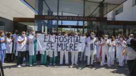 Un momento de las protestas en la puerta del hospital hace unas semanas.