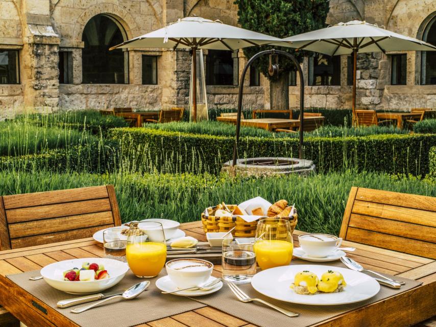 Desayunos en el claustro de Abadia Retuerta LeDomaine.