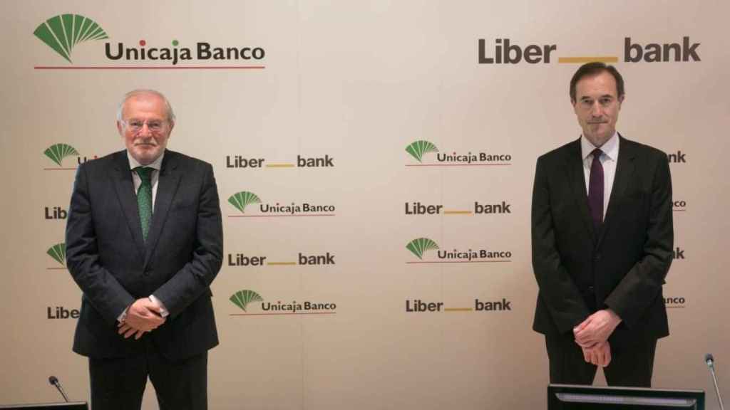 Manuel Azuaga y Manuel Menéndez, presidente y consejero delegado del nuevo Unicaja Banco.