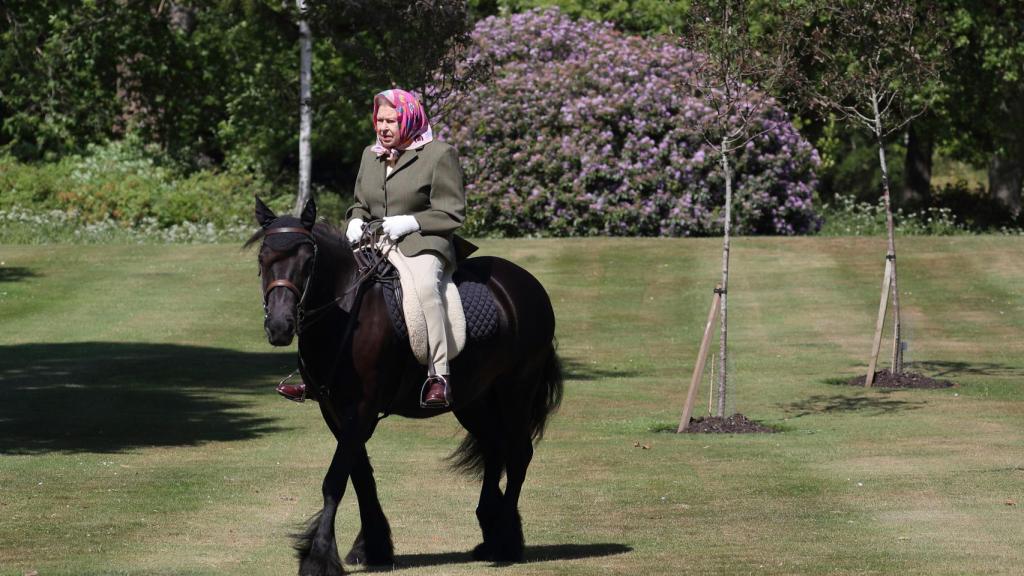 La reina Isabel en su residencia en Balmoral.
