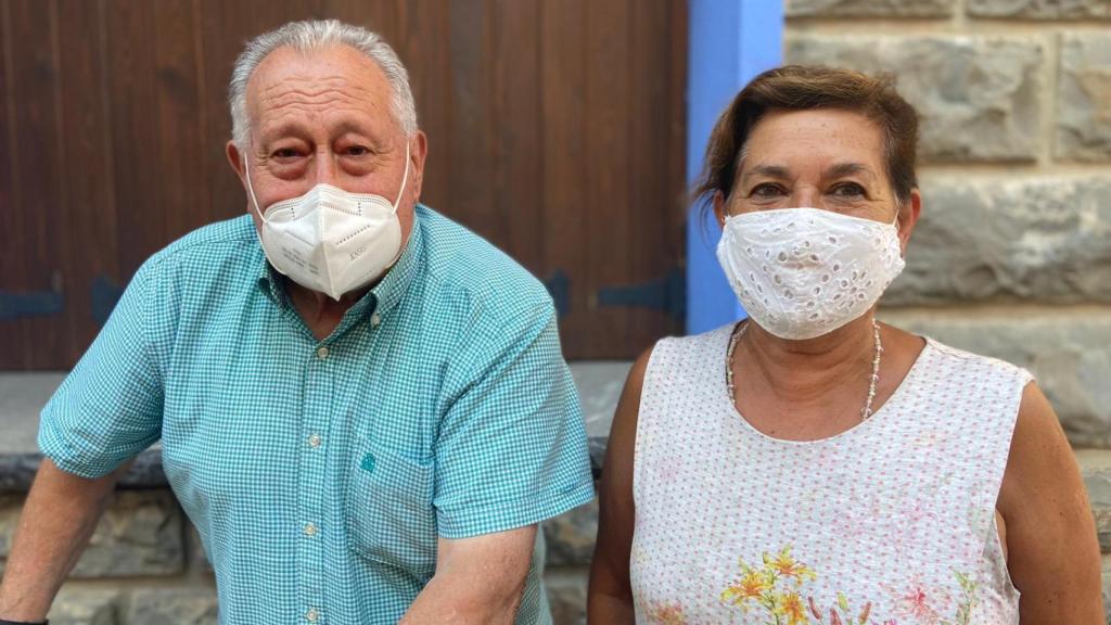 Encarna, la farmacéutica de Biescas, y su primo Paco, estuvieron presentes aquella noche