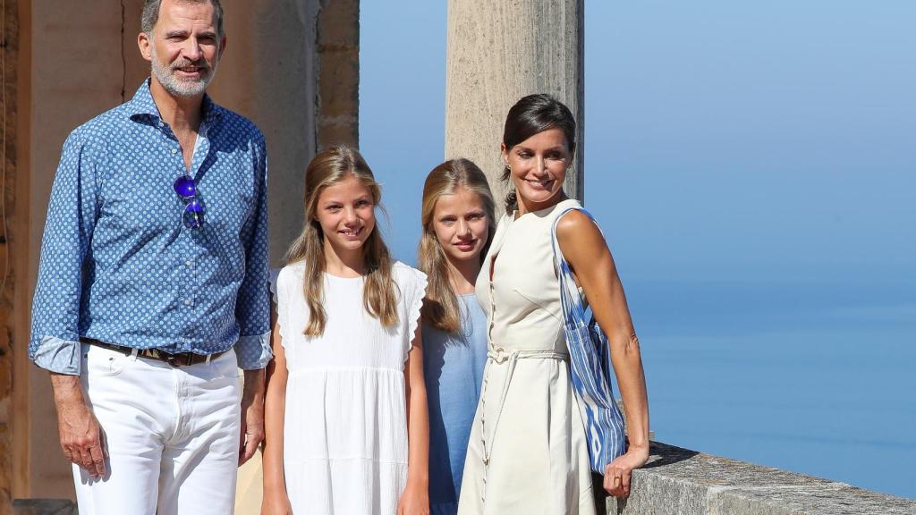Los Reyes y sus hijas en una imagen perteneciente a sus vacaciones en Mallorca de 2019.